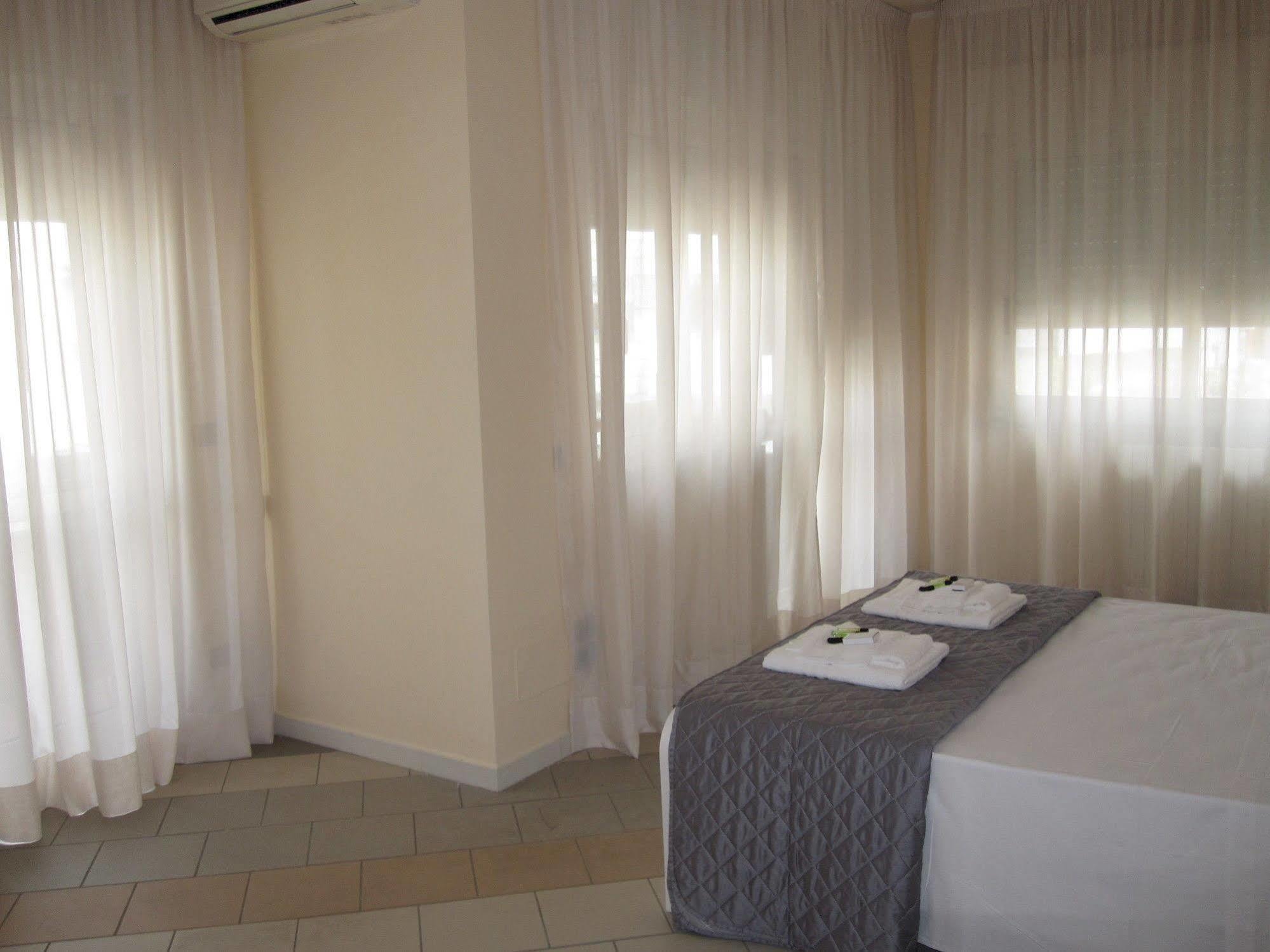 Quarantadue Quindici Hotel แตร์โมลิ ภายนอก รูปภาพ
