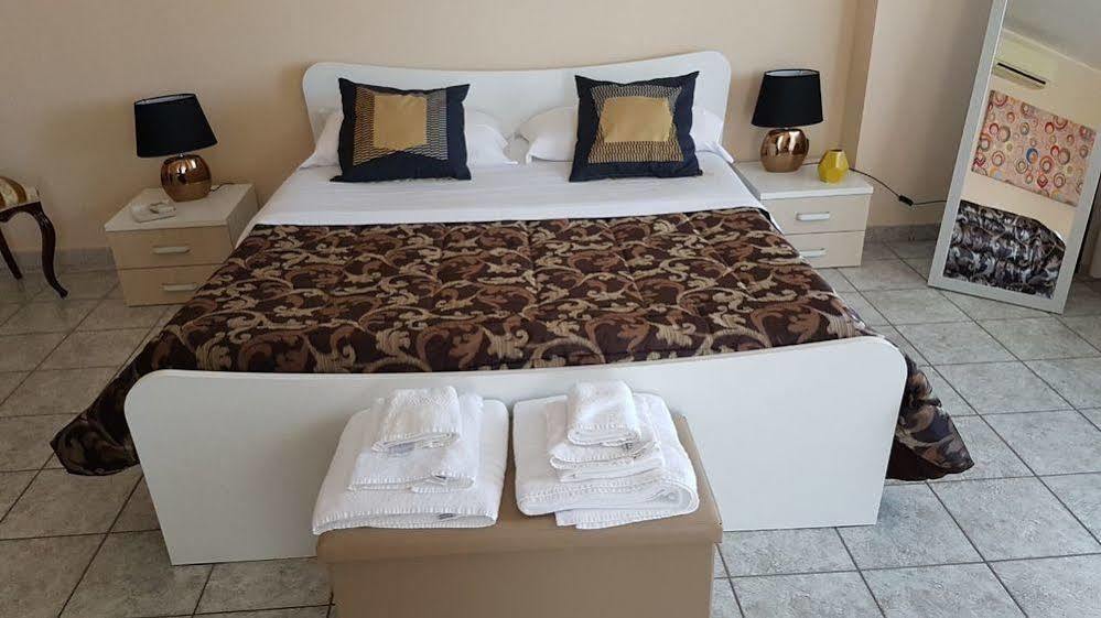 Quarantadue Quindici Hotel แตร์โมลิ ภายนอก รูปภาพ